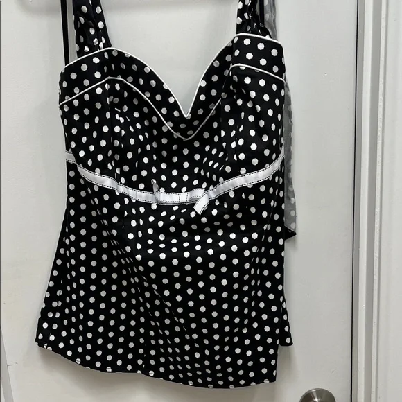 Torrid Black and White Polka Dot Halter Top, size 2 - Picture 1 of 8
